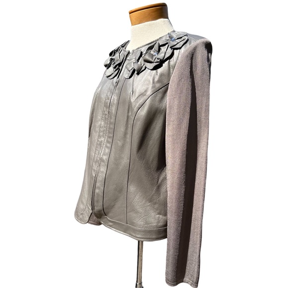 Peter Nygard Women’s Silver/Gray Leather & Knit Jacket with Flower Detai… - Picture 7 of 12